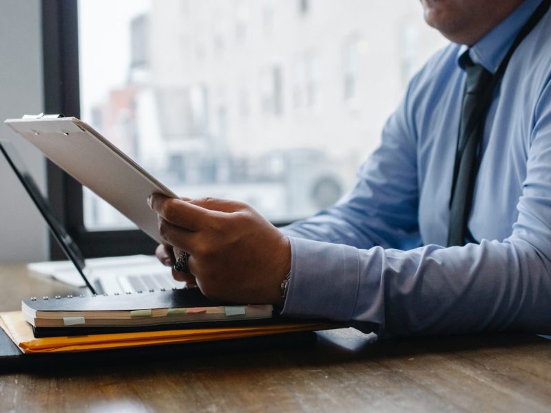 pexels-sora-shimazaki-5668849